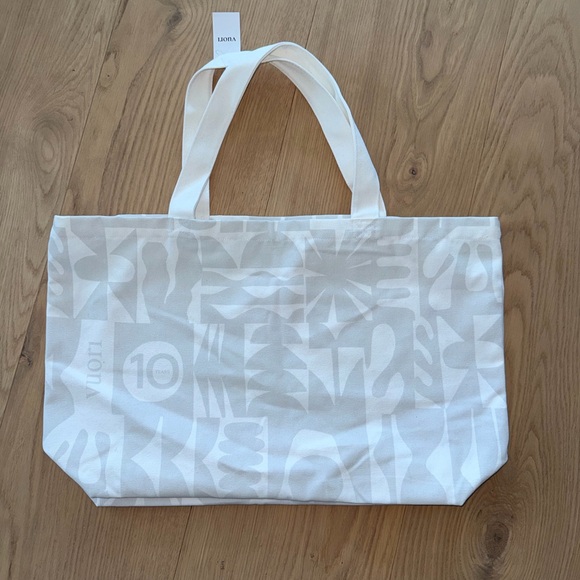 Vuori - White and Gray Patterned Tote Bag - Picture 8 of 8